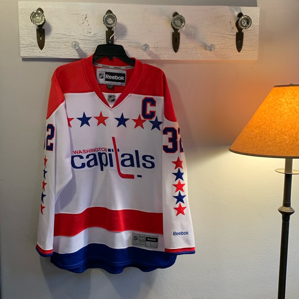 Washington Capitals Reebok Jersey with sleeve detail !!